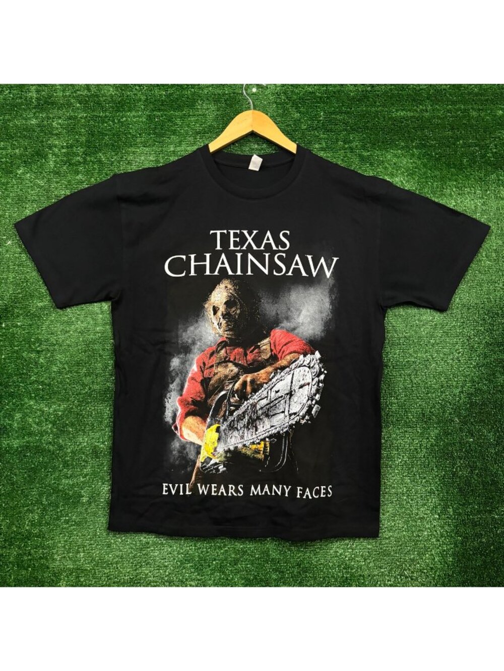 Texas Chainsaw Massacre Leather Face Chainsaw T-Shirt Size Large